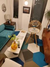 Une cage à oiseaux Golden dans un intérieur