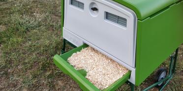 The pull out tray makes cleaning your coop effortless.