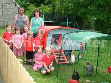 Sehr aufgeregt über unser Eglu in unserem after school club - radnor valley little draGons