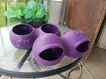 Let your chickens enjoy their grub and glug away!
