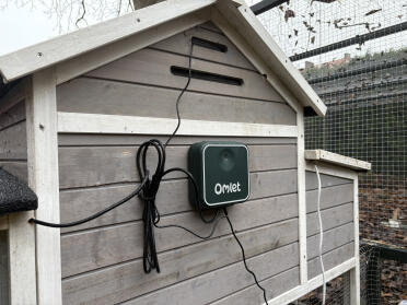 Door and lighting cable arrangement 