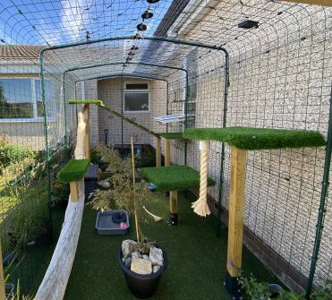 Sturdy panels allowing you to personnalise the space
