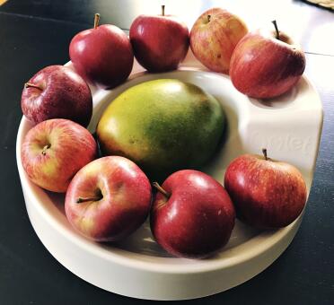 Good way to retire my old fruit basket! Without lifting it up, one can never tell