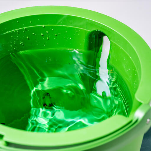 Insulated stay clean chicken waterer internal detail