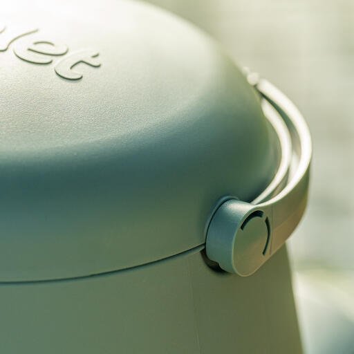 Detail of Omlet automatic chicken feeder lid