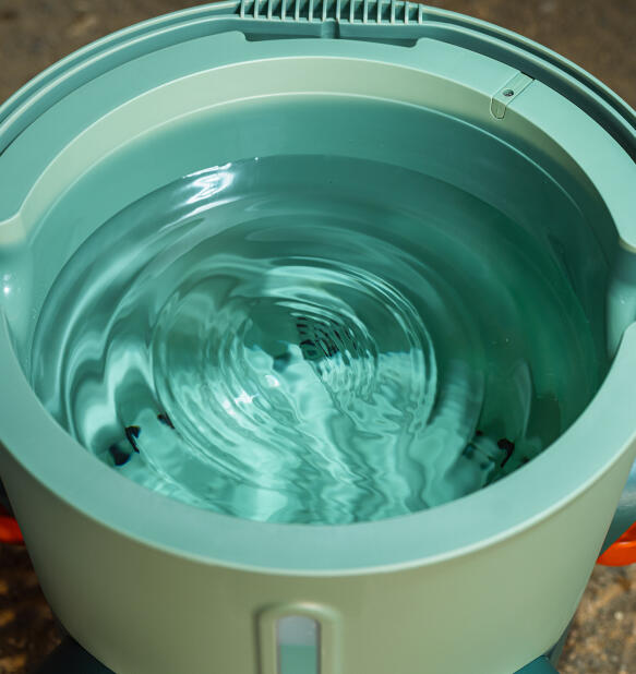 clean water in the omlet stay clean insulated chicken waterer
