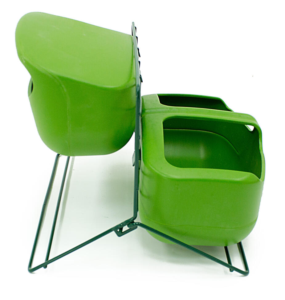 The feeder drinker stand with a Cube feeder and drinker