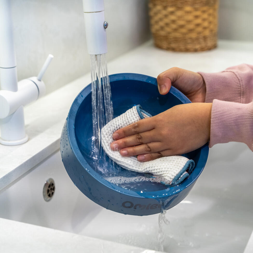 Nahaufnahme des leicht zu reinigenden Omlet hundenapfes