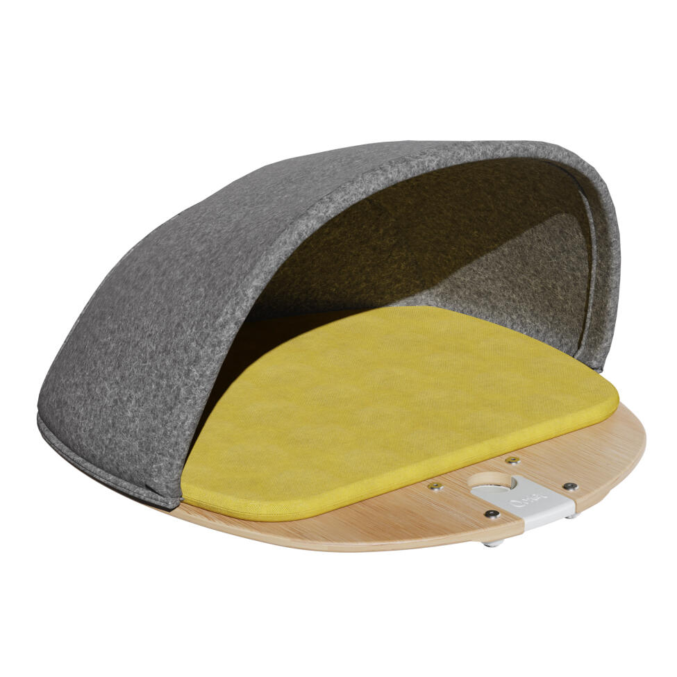 Bambusplatform med filthule og vævet gul pude, der kan tilpasses Freestyle indendørs kattetræssystem fra Omlet.