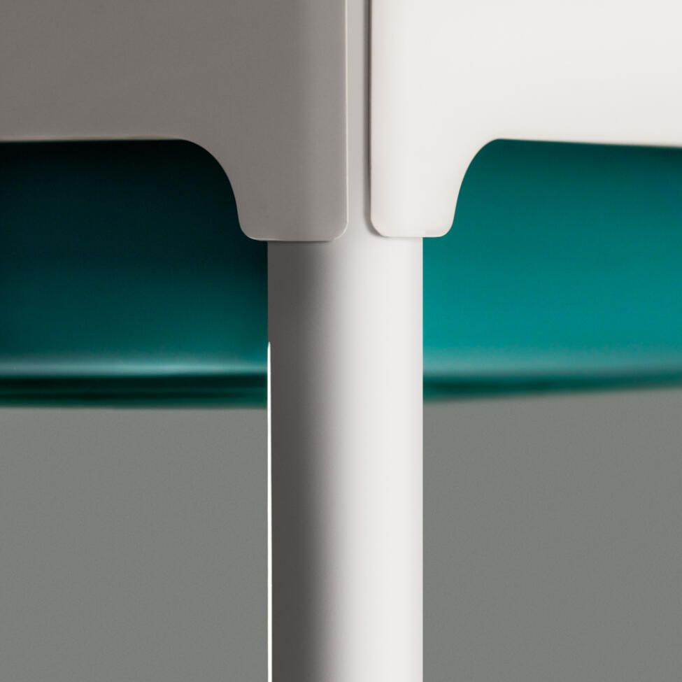 A close up of the hamster cage frame