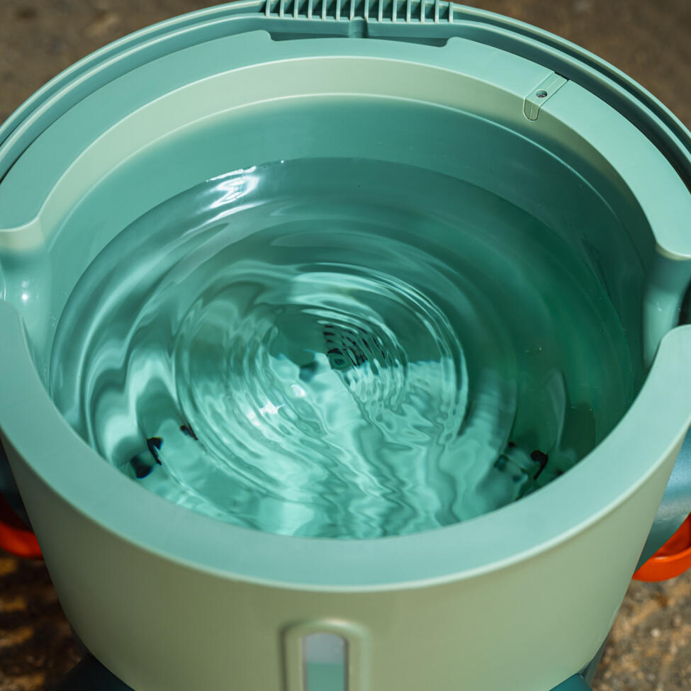 Abreuvoir isolé pour poulets qui garde l'eau propre